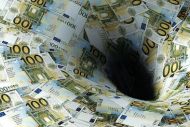 Μαύρη τρύπα 1,5 δισ. ευρώ στα έσοδα   