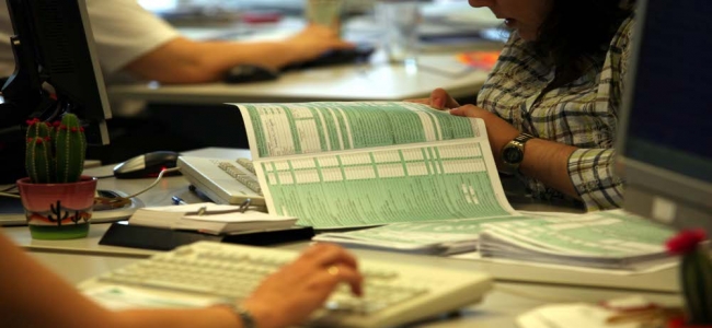 Picture 0 for Θα παραταθεί έως τον Ιούλιο η υποβολή των φορολογικών δηλώσεων