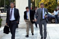 Τόμσεν: Πάρτε μέτρα έως 9 δισ., κόψτε συντάξεις, μην αυξάνετε φόρους