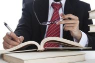 Στα σκαριά πανελλαδικές εξετάσεις για τους διαχειριστές αφερεγγυότητας