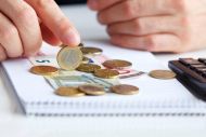 Πληρωμή στην εφορία με δόσεις για έναν στους τρεις