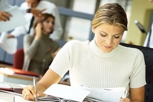 Τριετίες: Αυξήσεις στους μισθούς τους θα έχουν 100.000 εργαζόμενοι