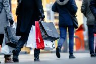 Λιανεμπόριο: Οι Έλληνες καταναλωτές δαπάνησαν 2,58 δισ. ευρώ για ένδυση