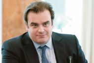 Πιερρακάκης στο Bloomberg: Η Ελλάδα σχεδιάζει να αποπληρώσει τα δάνεια διάσωσης 10 χρόνια νωρίτερα