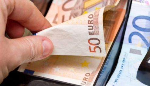 Picture 0 for Eurostat: Αύξηση μισθών 8% στην Ελλάδα το Δ τρίμηνο 2025 - Υπερδιπλάσια της Ευρωζώνης