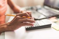 Οι δύο νέες δυνατότητες για ρύθμιση χρεών προς το Δημόσιο και τον ΕΦΚΑ - Τι συμφέρει τους οφειλέτες