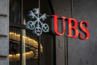 UBS για Ελλάδα: Η ανάπτυξη «κρατά» το 2,2%, αλλά οι υψηλότερες τιμές ενέργειας μικραίνουν τα περιθώρια ασφάλειας 