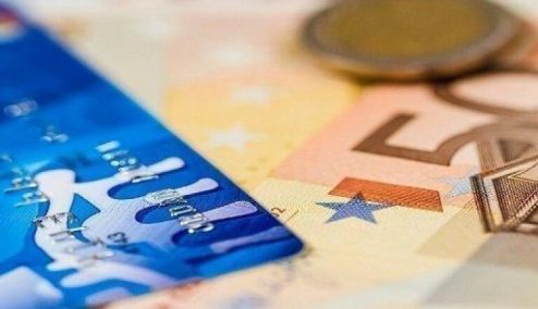 Picture 0 for Το 56% των Ευρωπαίων καταφεύγει σε κάρτα ή δανεικά για τους λογαριασμούς