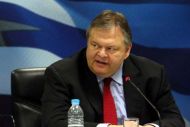 Απειλεί τους καταθέτες εξωτερικού ο Βενιζέλος