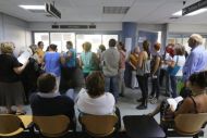 Ατελείωτες ουρές στις τράπεζες για ΕΝΦΙΑ και φόρο εισοδήματος